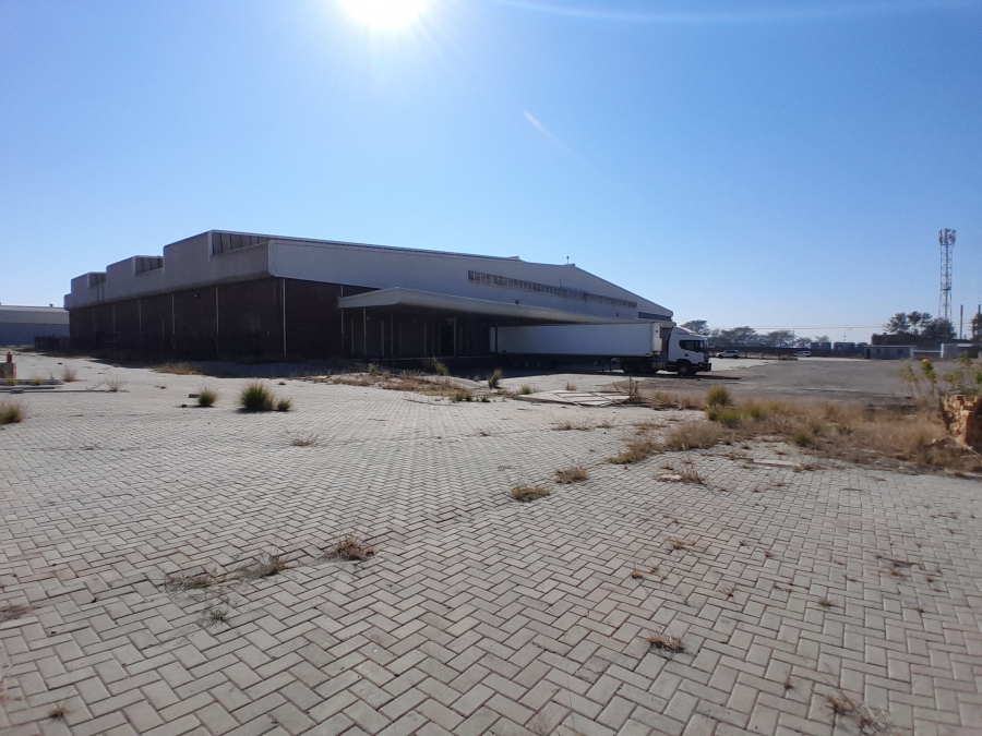 To Let commercial Property for Rent in Zinniaville North West